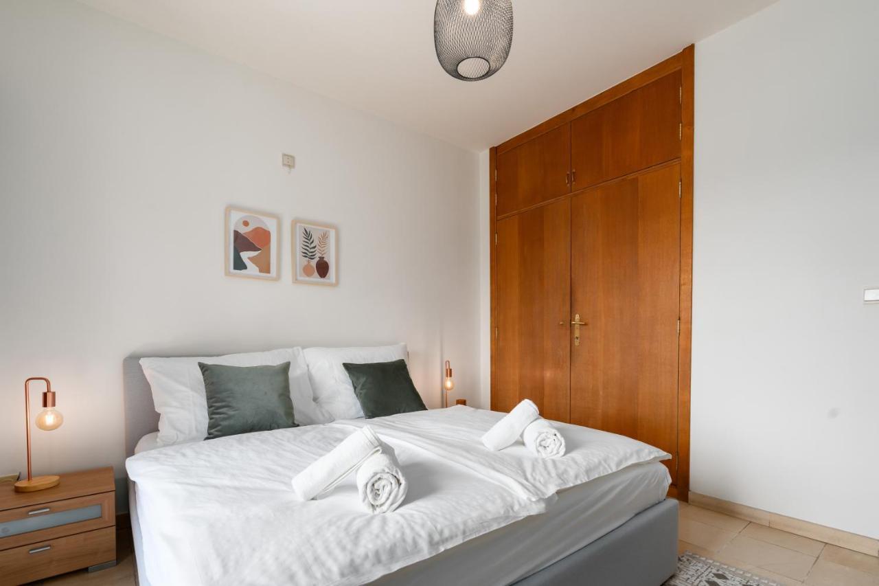 City Apartment 3 Bedroom, Kitchen, Wifi, Workspace, Coffee, Central Hasselt Bagian luar foto